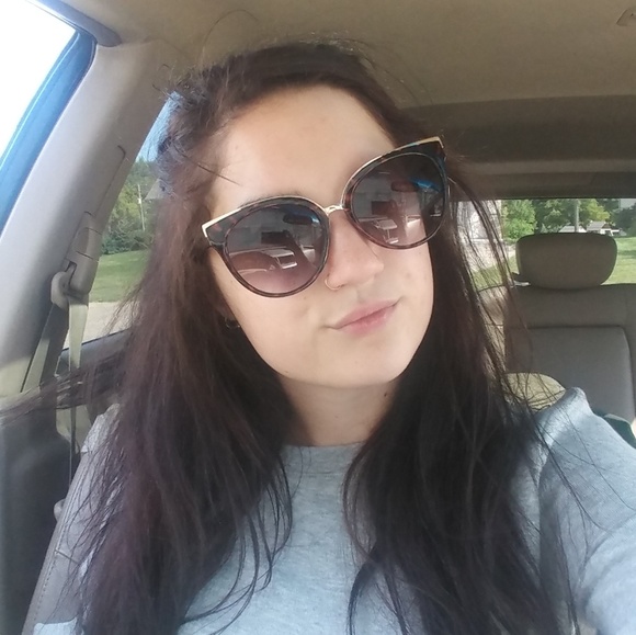 Meet your Posher, Abbey - Picture 4 of 5